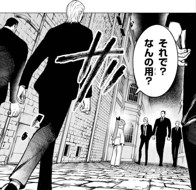 夜の路地でニアお嬢様が立ちはだかり、黒服の男たちが迫る。「それで？なんの用？」と問いかける（狂乱令嬢ニア・リストン）